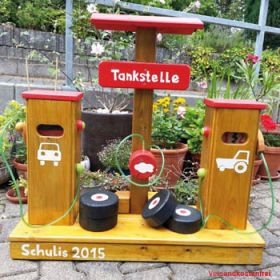 Kiga Tankstelle aus Holz-image